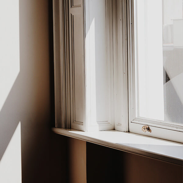 window sill windows cleaning